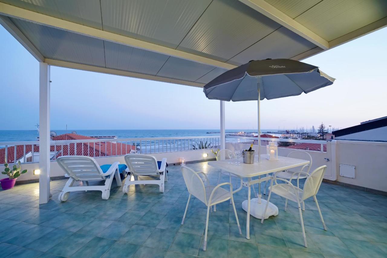 Archimede, Appartamento Con Vista In Centro A מרינה די רגוזה מראה חיצוני תמונה